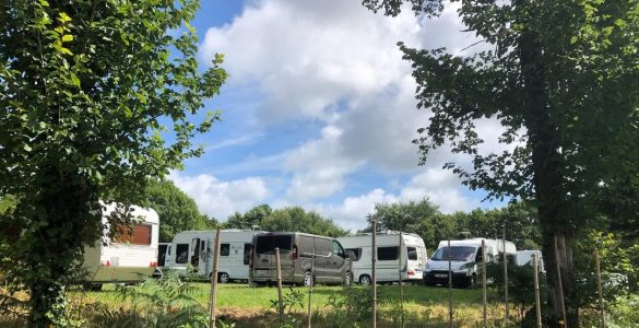 Pollution, exclusion : des conditions de vie « indignes » pour les gens du voyage selon un rapport