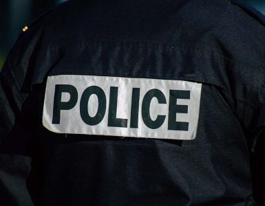 Saint-Fons : Une vingtaine d’individus encerclent et agressent les policiers pour libérer un suspect