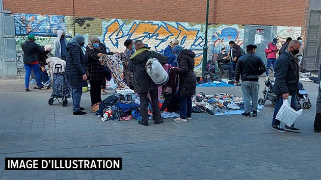 Un groupe de citoyens populaire a fait la chasse aux vendeurs à la sauvette ce week-end à Anderlecht