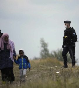 Le Royaume-Uni veut durcir son système d’asile en criminalisant les traversées de la Manche