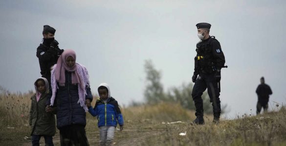 Le Royaume-Uni veut durcir son système d’asile en criminalisant les traversées de la Manche