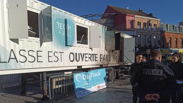 Roubaix: le «digitruck» installé sur la place de la Liberté incendié