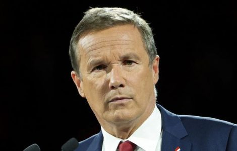 Présidentielle 2022 : Dupont-Aignan assure qu'il ne se rangera pas derrière Zemmour