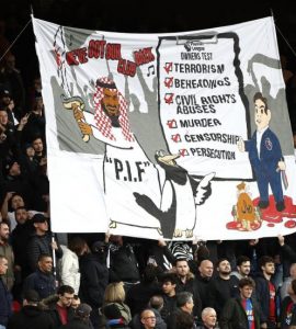 La police ouvre une enquête sur une banderole contre le propriétaire saoudien de Newcastle