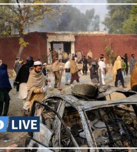 Pakistan : un poste de police où était gardée une personne suspectée de blasphème incendié par une foule en colère