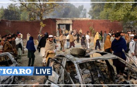 Pakistan : un poste de police où était gardée une personne suspectée de blasphème incendié par une foule en colère