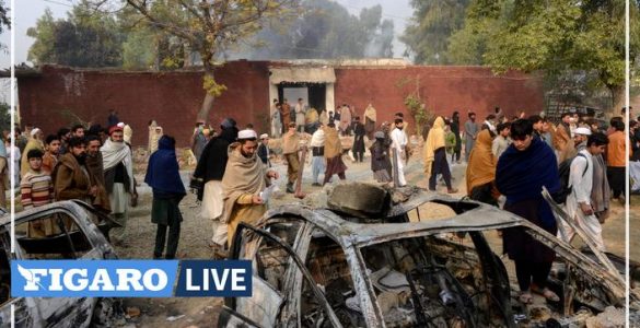 Pakistan : un poste de police où était gardée une personne suspectée de blasphème incendié par une foule en colère