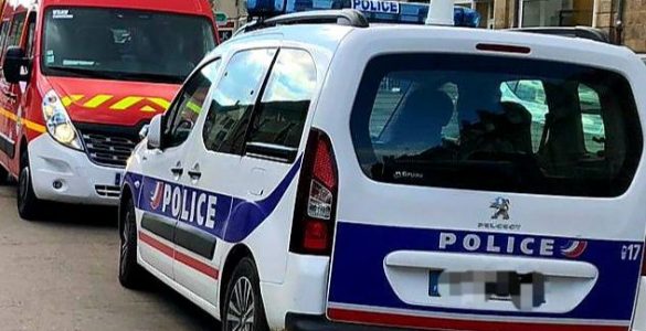 Deux policiers agressés et blessés par un client dans un centre commercial de Mérignac