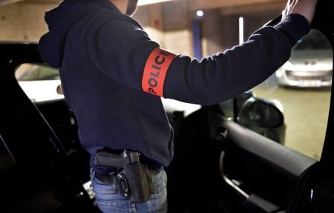 Trois véhicules de police percutés volontairement en moins de 24 heures à Nantes