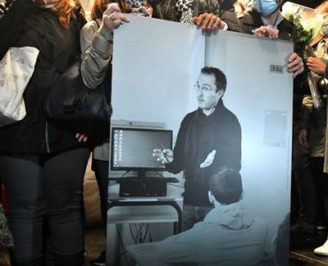 Affaire Paty : un prof suspendu pour avoir mis en cause l'Education nationale se dit "estomaqué"