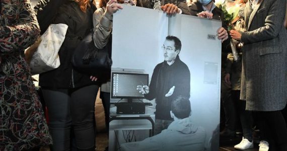 Affaire Paty : un prof suspendu pour avoir mis en cause l'Education nationale se dit "estomaqué"