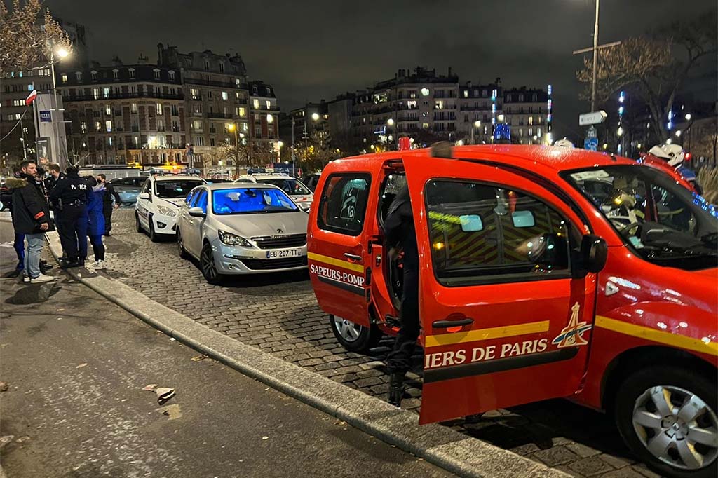 Paris Un Policier En Civil Poignard Par Plusieurs Individus De