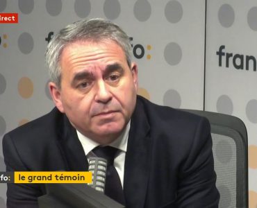 Vidéo Xavier Bertrand propose de laisser les migrants "prendre le ferry" pour "installer un rapport de force" avec Boris Johnson, "irresponsable" répond François Bayrou