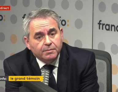 Vidéo Xavier Bertrand propose de laisser les migrants "prendre le ferry" pour "installer un rapport de force" avec Boris Johnson, "irresponsable" répond François Bayrou