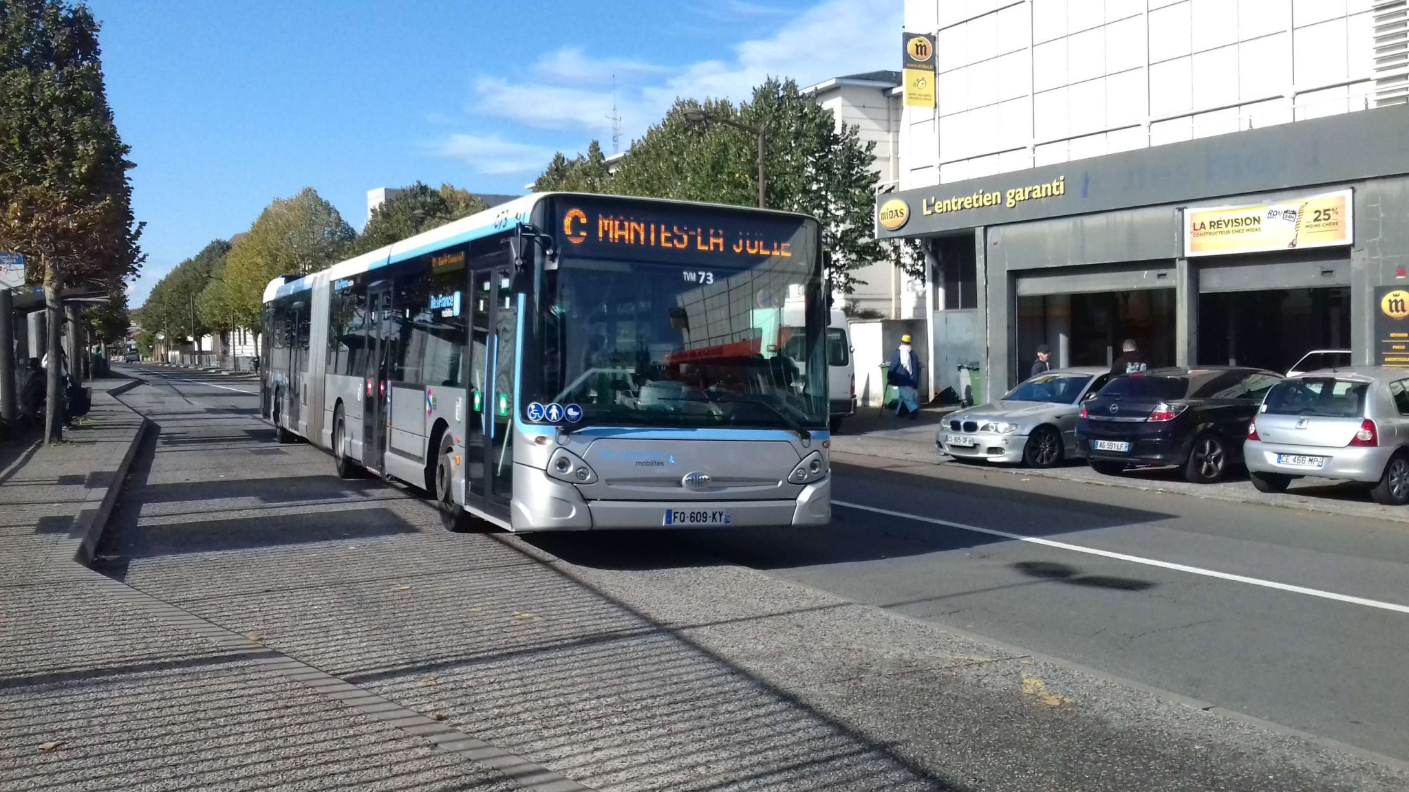 ManteslaJolie un chauffeur de bus agressé lors du réveillon de Noël. Pour la police, “un tel ManteslaJolie un chauffeur de bus agressé lors du réveillon de Noël. Pour la police, “un tel