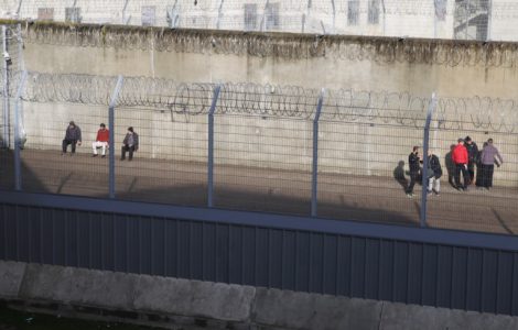 Prison de Lyon-Corbas : les téléphones portables des détenus enfin neutralisés par des brouilleurs d'ondes mi-2022 ?