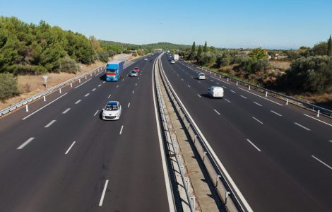 Marseille : Une femme rouée de coups au milieu de l’autoroute A50 pour un coup de klaxon