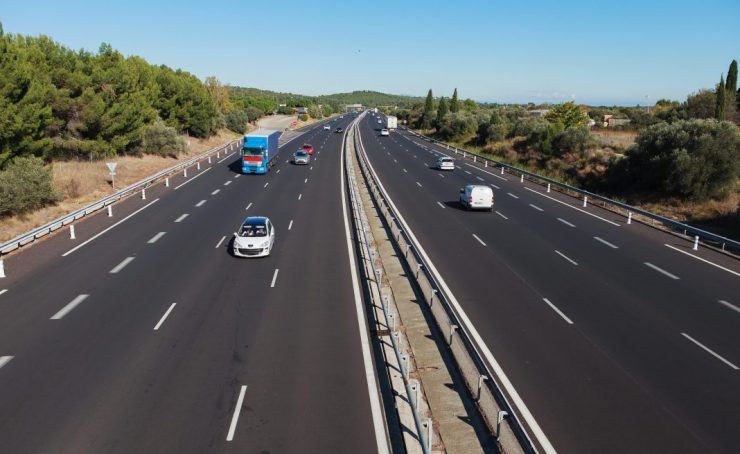 Marseille : Une femme rouée de coups au milieu de l’autoroute A50 pour un coup de klaxon