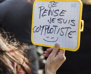 Les 10-15 ans majoritairement séduits par les théories du complot, selon une étude