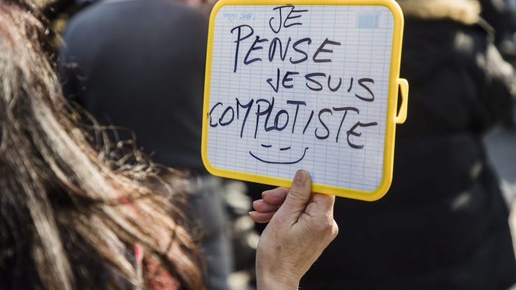 Les 10-15 ans majoritairement séduits par les théories du complot, selon une étude