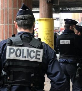 Quatre adolescents agressés au couteau et à la batte de baseball par une bande rivale devant le lycée d'Ermont