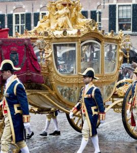 Cancel culture : au Pays-Bas, le roi abandonne son carrosse doré qui raconte le passé colonial batave