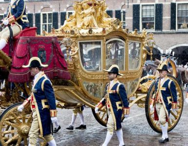 Cancel culture : au Pays-Bas, le roi abandonne son carrosse doré qui raconte le passé colonial batave