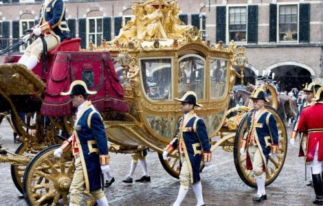 Cancel culture : au Pays-Bas, le roi abandonne son carrosse doré qui raconte le passé colonial batave