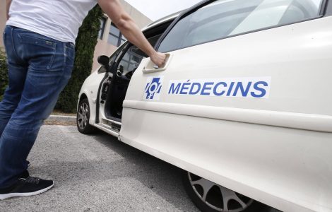 "Il a été projeté à terre et plaqué au sol": un médecin agressé dans la nuit, SOS médecins Toulon suspend ses visites et consultations