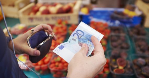 Témoignage. Pouvoir d'achat : la "galère" d'une maman célibataire, entre intérim et chômage