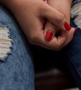 «Ça sent la pizza froide et le sexe» : la «vie à l’hôtel» de deux «gamines» de 12 et 14 ans et de leur «mac» à la barre