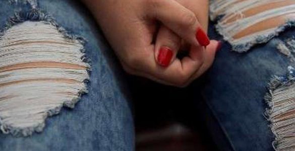 «Ça sent la pizza froide et le sexe» : la «vie à l’hôtel» de deux «gamines» de 12 et 14 ans et de leur «mac» à la barre