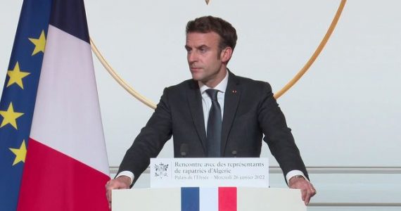Vidéo Guerre d'Algérie : le "massacre" de la rue d'Isly, à Alger en 1962, est "impardonnable pour la République", déclare Emmanuel Macron
