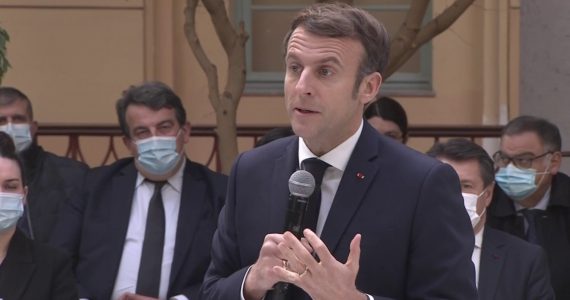 Emmanuel Macron veut tripler l'amende pour harcèlement de rue à 300 euros