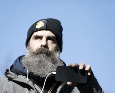 "Socialement, ils veulent me déglinguer" : le gilet jaune Jérôme Rodrigues vide son sac