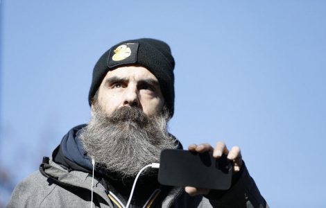 "Socialement, ils veulent me déglinguer" : le gilet jaune Jérôme Rodrigues vide son sac