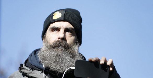 "Socialement, ils veulent me déglinguer" : le gilet jaune Jérôme Rodrigues vide son sac
