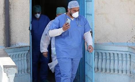 Que cache l’ampleur des départs de médecins algériens vers la France ?