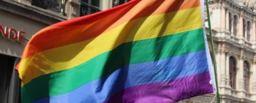 Le directeur du forum Gay et Lesbien de Lyon démissionne et dénonce l’emprise du mouvement “woke”