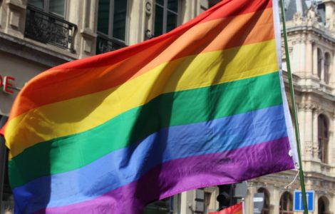Le directeur du forum Gay et Lesbien de Lyon démissionne et dénonce l’emprise du mouvement “woke”