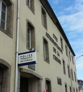 Plaquée au sol et dénudée à Guéret : une septuagénaire porte plainte, le mis en cause nie