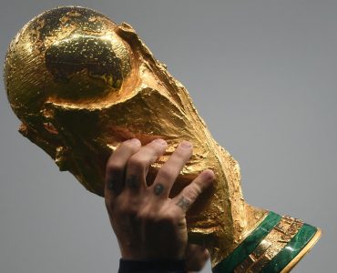 Guerre en Ukraine: la Russie officiellement exclue du Mondial 2022 et de toutes les compétitions