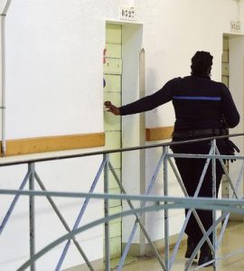 Détenus étrangers dans les prisons françaises: une note de plus en plus salée