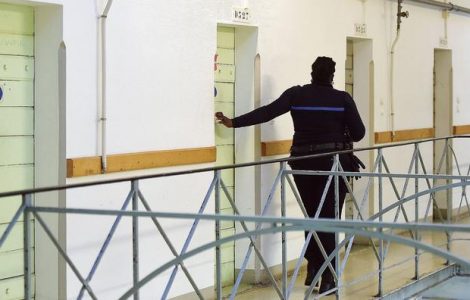 Détenus étrangers dans les prisons françaises: une note de plus en plus salée