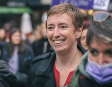 La militante néo-féministe Caroline De Haas décroche un juteux contrat avec le Conseil d’État