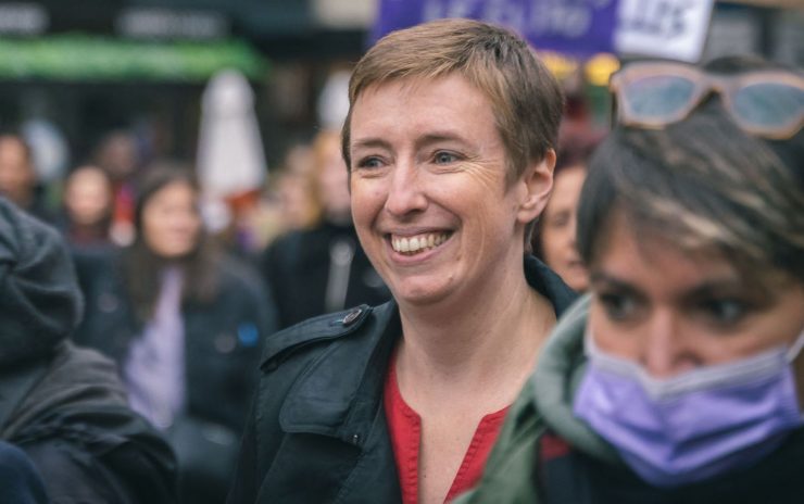 La militante néo-féministe Caroline De Haas décroche un juteux contrat avec le Conseil d’État