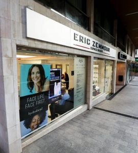 La vitrine du coiffeur Eric Zemmour vandalisée à Nice