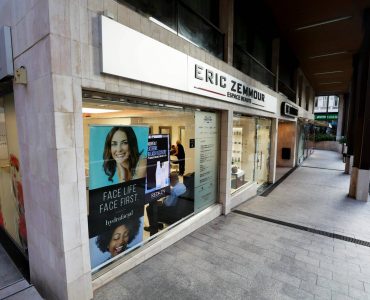 La vitrine du coiffeur Eric Zemmour vandalisée à Nice