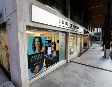 La vitrine du coiffeur Eric Zemmour vandalisée à Nice