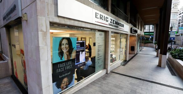 La vitrine du coiffeur Eric Zemmour vandalisée à Nice